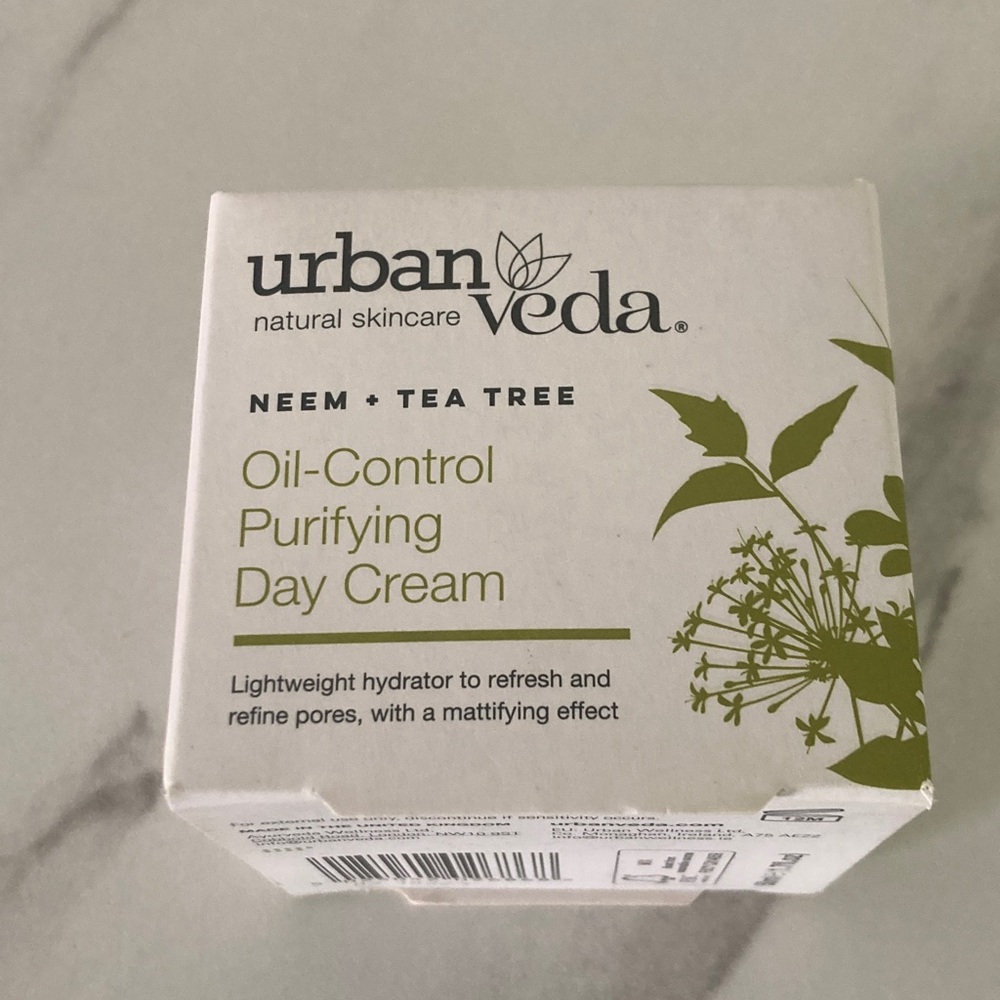 Urban Veda Neem + Tea Tree Oil-Control Purifying Day Cream — Green - Picture 2 of 15